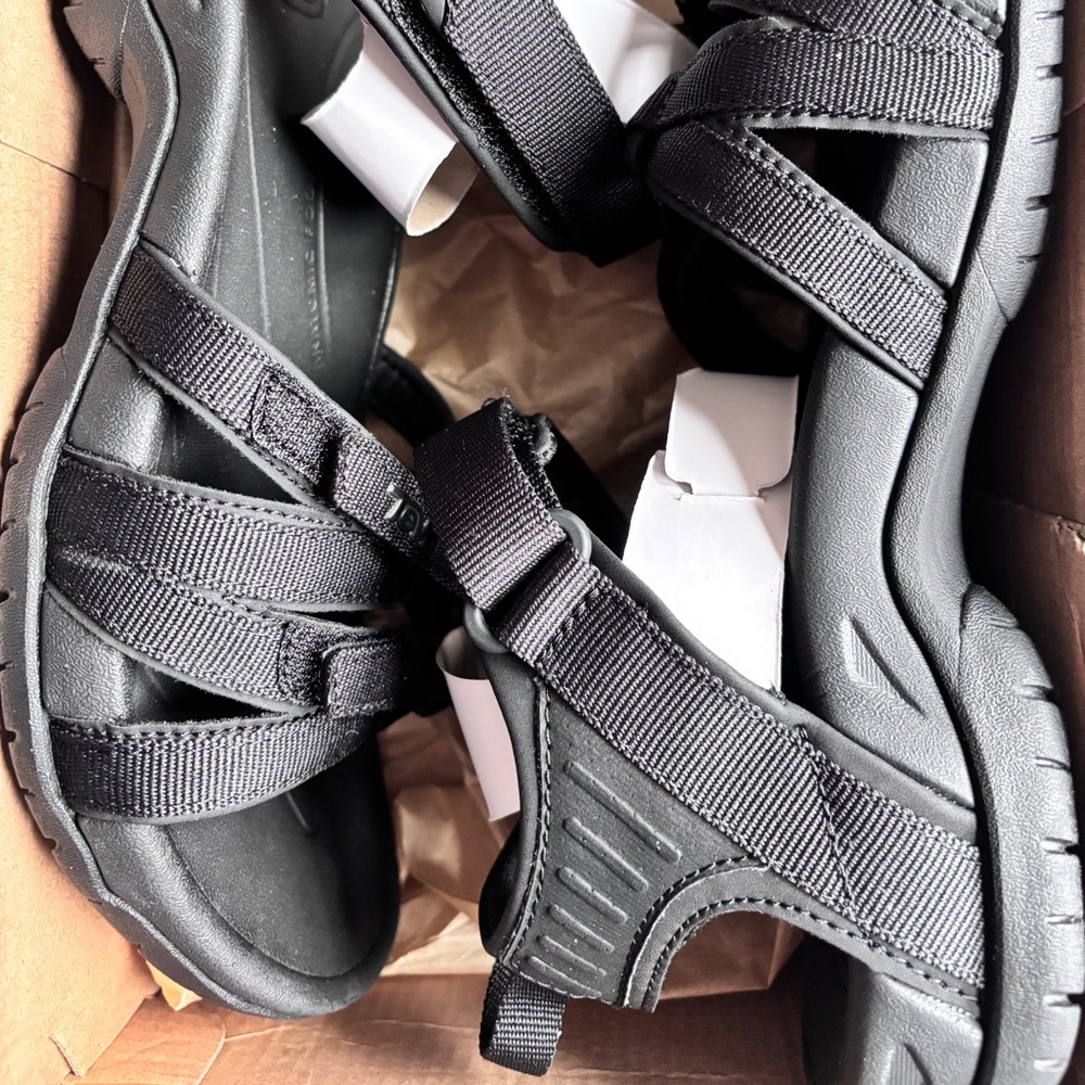 Teva Tirra Hiking Sandal size 9 new with box